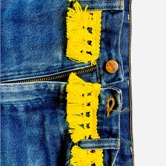 Distressed WRANGLERS embroidered cutoff shorts, Daisy Dukes, Womens 4-6 boho - Picture 10 of 13